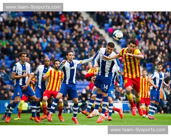 西班牙人VS巴伦西亚：蓝白与橙黑的激情碰撞，绿茵场上的宿命对决